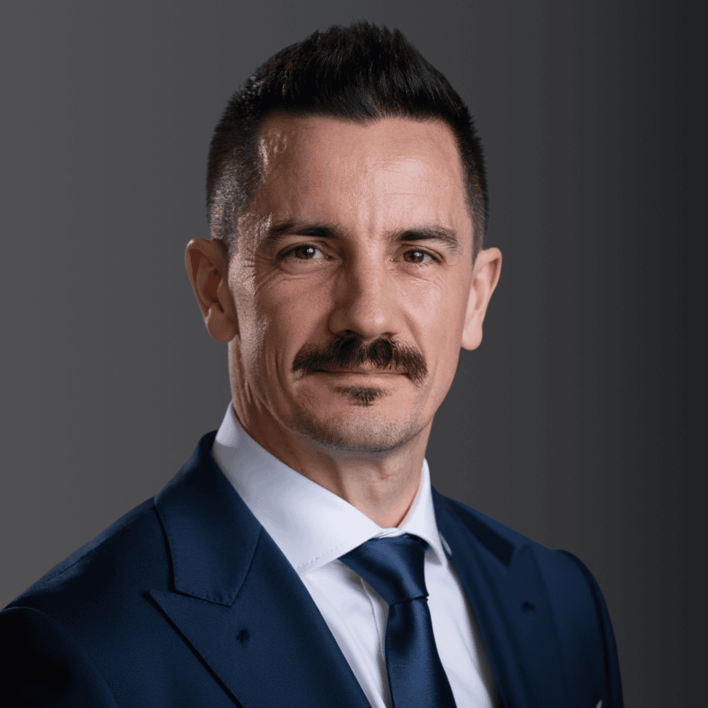 Nathan Tarr headshot